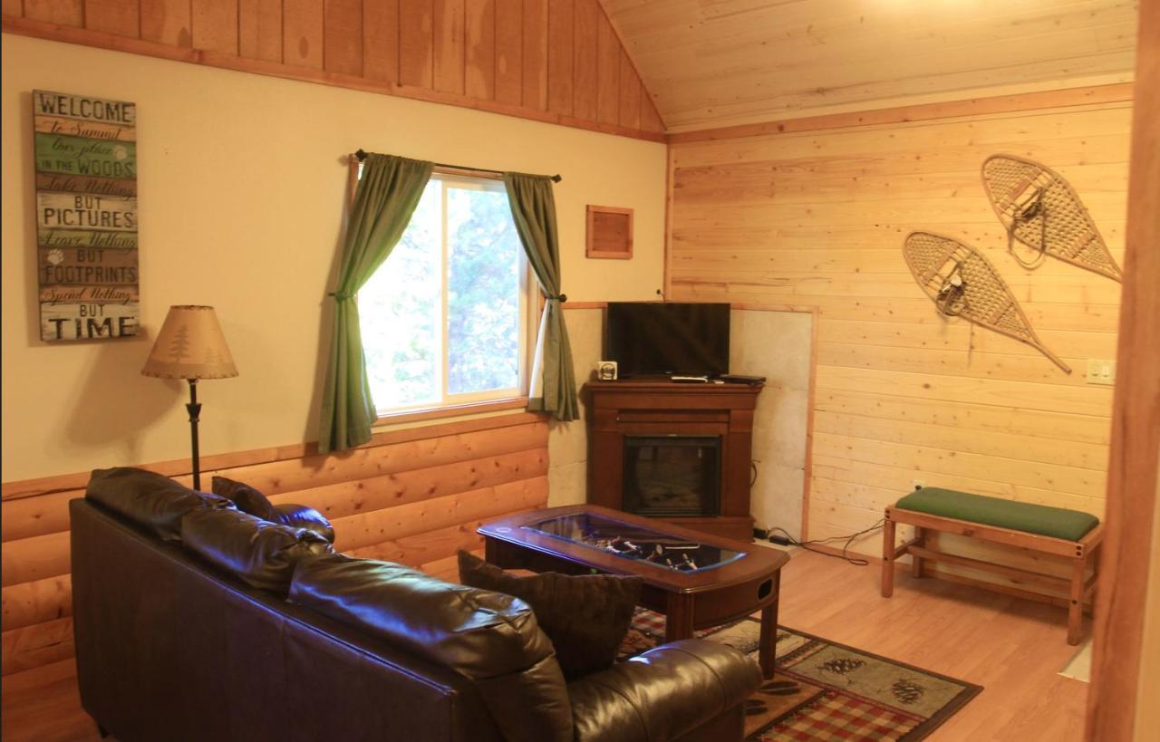Summit Mountain Lodge And Steakhouse East Glacier Park Village Ngoại thất bức ảnh