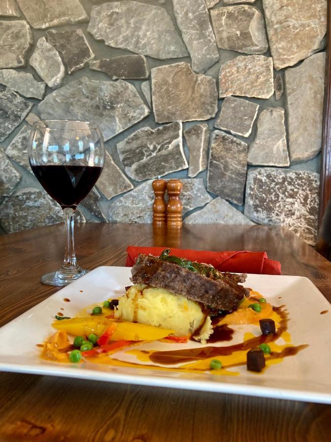 Summit Mountain Lodge And Steakhouse East Glacier Park Village Ngoại thất bức ảnh