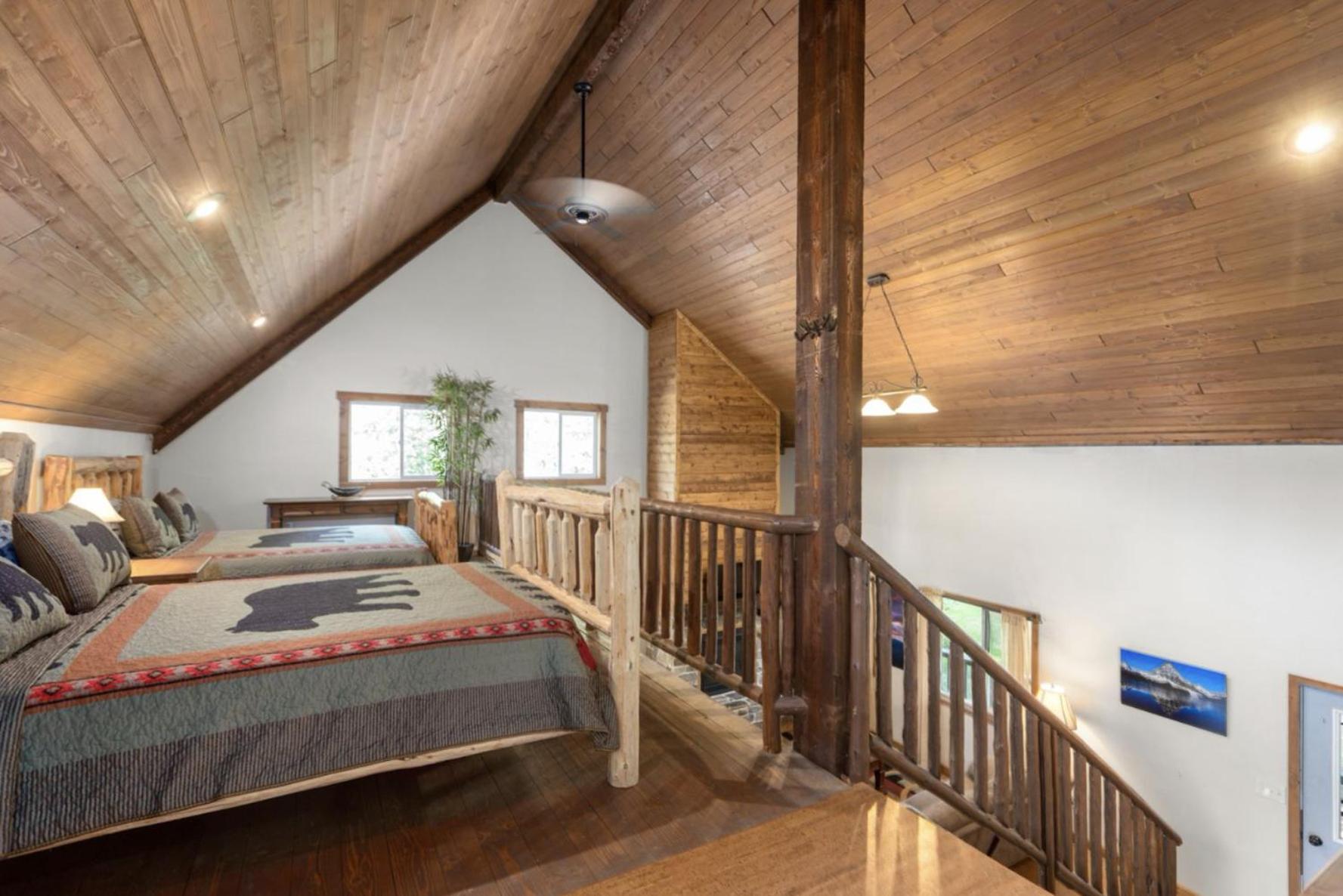 Summit Mountain Lodge And Steakhouse East Glacier Park Village Ngoại thất bức ảnh