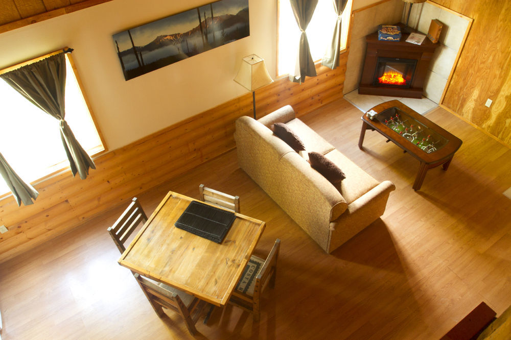 Summit Mountain Lodge And Steakhouse East Glacier Park Village Ngoại thất bức ảnh